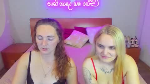 Lili and Bella online show from 10/25/25, 06:35