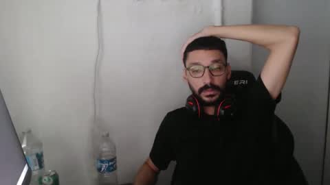 Snapshot of magicjawn chatting on 10/29/25, 08:10 magicjawn online show from 10/29/25, 08:10