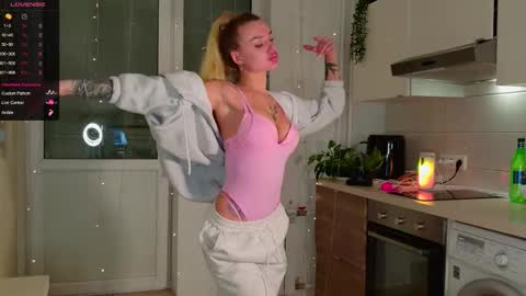 Snapshot of magiclovexo chatting on 03/10/26, 02:22 MagicLove online show from 03/10/26, 02:22