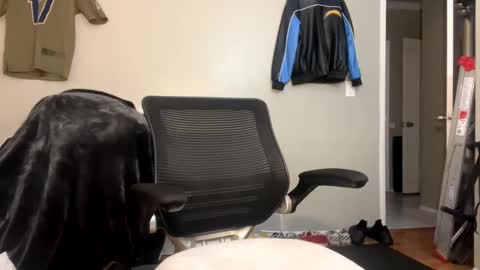 Snapshot of magicmatt230 chatting on 01/12/25, 01:42 magicmatt online show from 01/12/25, 01:42