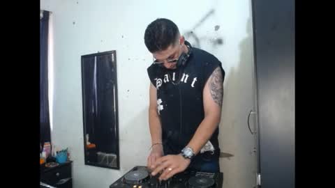 Snapshot of magico_9809 chatting on 11/24/25, 07:57 BRAYAN online show from 11/24/25, 07:57