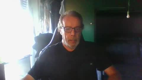 Snapshot of magicomerlino63 chatting on 09/28/25, 01:27 magicomerlino63 online show from 09/28/25, 01:27