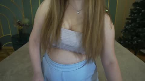 Snapshot of magicpeachhs chatting on 01/03/25, 02:08 Emily online show from 01/03/25, 02:08