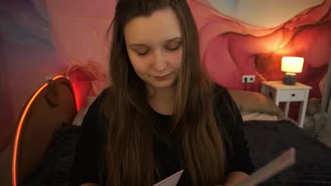 Snapshot of magicpeachhs chatting on 10/07/25, 06:10 Emily online show from 10/07/25, 06:10