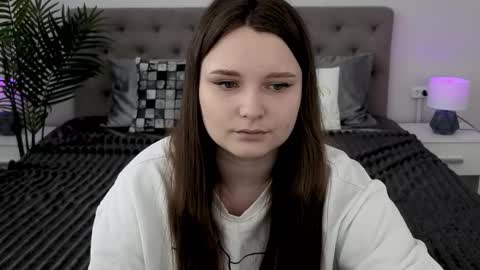 Snapshot of magicpeachhs chatting on 03/16/26, 07:23 Emily online show from 03/16/26, 07:23