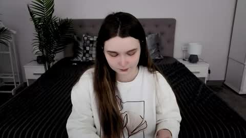 Snapshot of magicpeachhs chatting on 03/17/26, 07:01 Emily online show from 03/17/26, 07:01