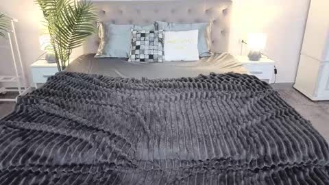 Snapshot of magicpeachhs chatting on 03/18/26, 04:10 Emily online show from 03/18/26, 04:10