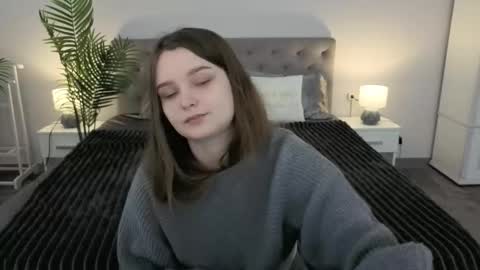 Snapshot of magicpeachhs chatting on 03/23/26, 06:50 Emily online show from 03/23/26, 06:50