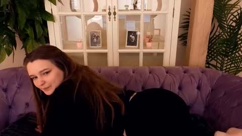 Snapshot of magicpeachhs chatting on 03/27/26, 09:47 Emily online show from 03/27/26, 09:47