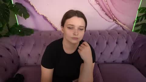 Snapshot of magicpeachhs chatting on 08/05/26, 12:52 Emily online show from 08/05/26, 12:52