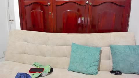 Snapshot of magnificent_star18 chatting on 12/17/24, 04:01 RONALD online show from 12/17/24, 04:01