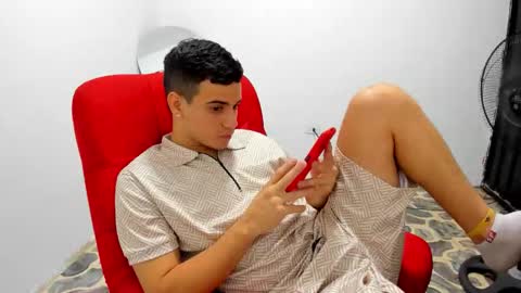 Snapshot of magnificent_star18 chatting on 10/19/25, 06:25 RONALD online show from 10/19/25, 06:25