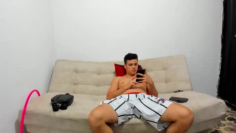 Snapshot of magnificent_star18 chatting on 11/08/25, 07:08 RONALD online show from 11/08/25, 07:08