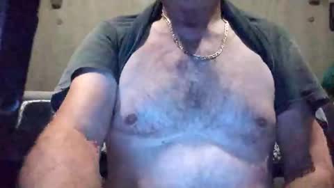 Snapshot of magnit4723 chatting on 10/01/25, 10:27 magnit4723 online show from 10/01/25, 10:27