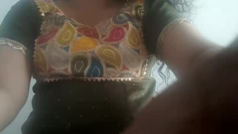 Snapshot of mahi_arora55 chatting on 05/17/26, 04:43 Mahi online show from 05/17/26, 04:43