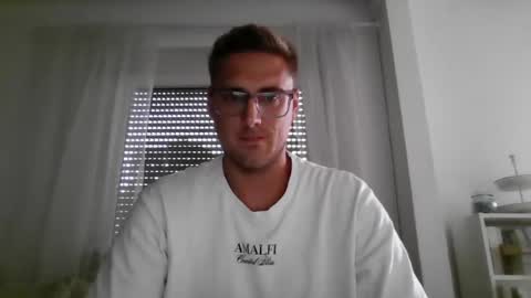 Snapshot of mahrcuhs chatting on 07/16/26, 03:29 mahrcuhs online show from 07/16/26, 03:29