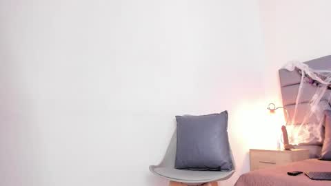 maia_520 online show from 10/14/25, 06:31