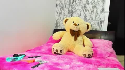 Maia Bronce online show from 10/16/25, 09:54