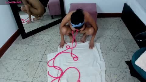 Snapshot of maia_davies chatting on 01/12/25, 06:16 Maia online show from 01/12/25, 06:16