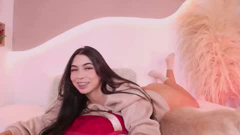 Snapshot of maia_lia_ chatting on 12/20/25, 01:12 MAIA LIA online show from 12/20/25, 01:12