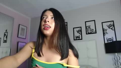 Maia Reficco online show from 12/01/25, 07:52