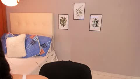 Snapshot of maia_w10 chatting on 11/10/25, 12:15 Maia online show from 11/10/25, 12:15