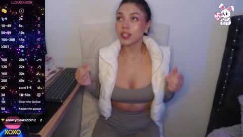 Snapshot of maiaa_evans chatting on 12/04/24, 02:31 t online show from 12/04/24, 02:31