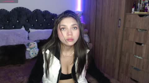 Snapshot of maiaa_evans chatting on 12/23/24, 02:45 t online show from 12/23/24, 02:45