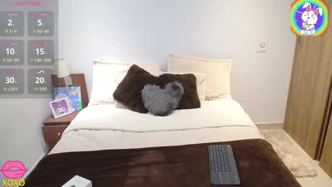 Snapshot of maiaa_evans chatting on 09/15/25, 04:01 t online show from 09/15/25, 04:01