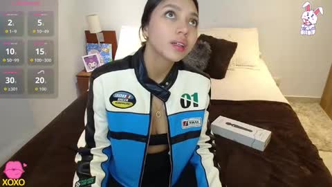 Snapshot of maiaa_evans chatting on 09/17/25, 01:51 t online show from 09/17/25, 01:51