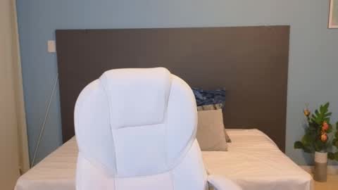 Maiaa Ruiz  online show from 12/31/24, 03:09