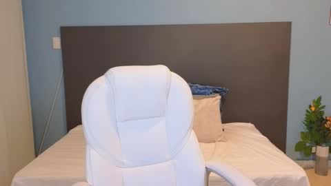 Maiaa Ruiz  online show from 01/10/25, 01:09