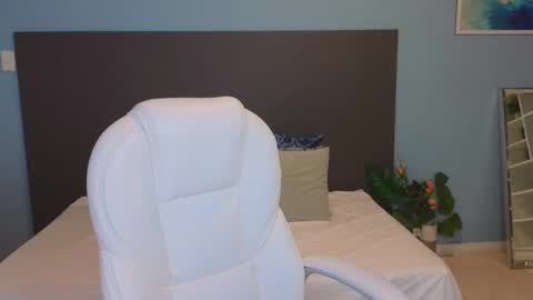 Maiaa Ruiz  online show from 02/04/25, 01:27