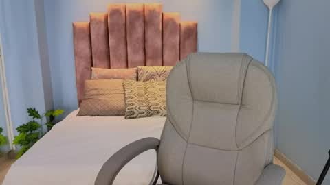 Snapshot of maiaa_ruiz chatting on 04/15/26, 03:02 Maiaa Ruiz online show from 04/15/26, 03:02