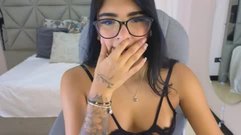 Snapshot of maiaa_ruiz chatting on 04/21/26, 01:28 Maiaa Ruiz online show from 04/21/26, 01:28