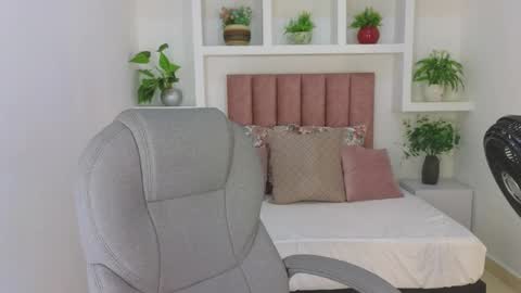 Snapshot of maiaa_ruiz chatting on 05/15/26, 01:07 Maiaa Ruiz online show from 05/15/26, 01:07