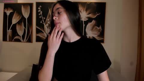  Maia  online show from 10/26/25, 04:24