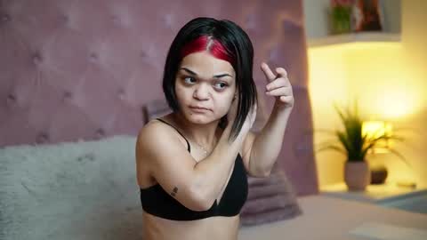  Maia  online show from 12/15/25, 09:41