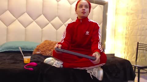 Maia  online show from 02/01/25, 11:21