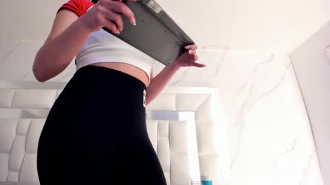 Maia  online show from 02/02/26, 11:53