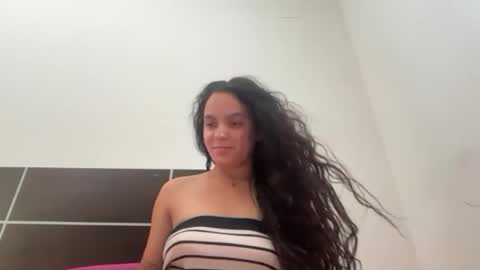 Snapshot of maiapark chatting on 07/23/26, 01:09 Maia online show from 07/23/26, 01:09