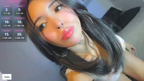 Snapshot of maiashots346 chatting on 12/19/25, 04:19 MAIA online show from 12/19/25, 04:19