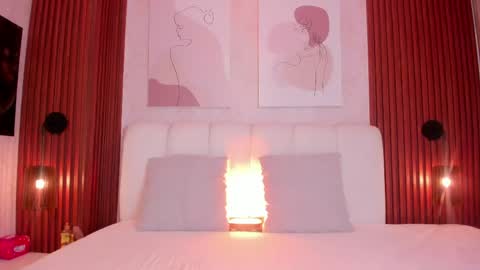 Snapshot of maiasweet_ chatting on 05/27/26, 02:08 MAIA online show from 05/27/26, 02:08