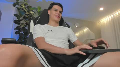 Snapshot of maicolruggeri chatting on 04/24/26, 12:13 MAICOL online show from 04/24/26, 12:13