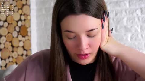 Snapshot of maidabuoy chatting on 11/19/25, 02:11 Lucy online show from 11/19/25, 02:11