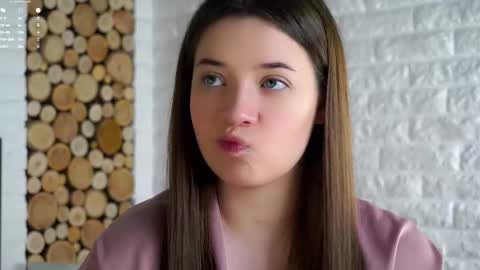 Snapshot of maidabuoy chatting on 12/20/25, 03:35 Lucy online show from 12/20/25, 03:35