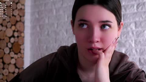 Snapshot of maidabuoy chatting on 04/10/26, 01:22 Lucy online show from 04/10/26, 01:22