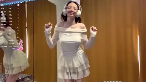 Elina online show from 10/04/25, 08:34