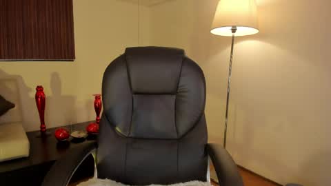 Snapshot of maiiitee_ chatting on 05/31/26, 04:36 Mait online show from 05/31/26, 04:36