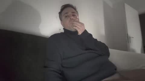 Snapshot of maikel_castel81 chatting on 03/03/26, 01:23 maikel_castel81 online show from 03/03/26, 01:23